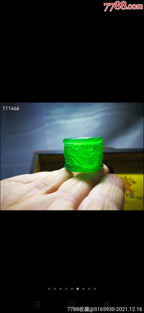 漆漆木藏宝盒珍藏龙石种帝王绿翡翠雕工扳指一盒