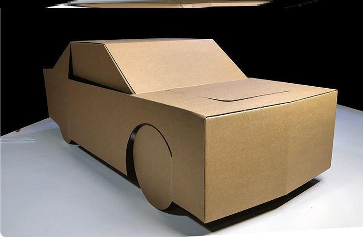 变形金刚纸箱可穿戴纸板箱cos服幼儿园手工变形纸板汽车玩具大黄