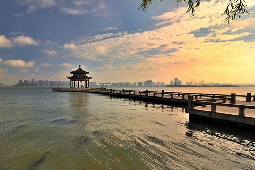 金鸡湖景区,全国唯一商务旅游特质的国家aaaaa级旅游景区.