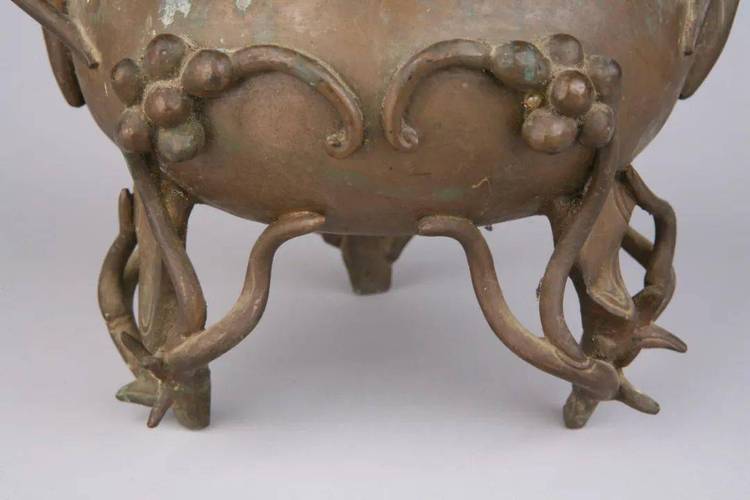 看古今国家三级文物明葡萄纹鼠纹浮雕镂空铜熏炉