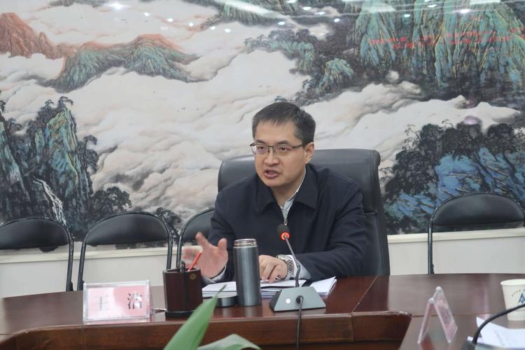 写美篇  会议开始,王浩区长传达了陕西省非洲猪瘟防控工作会议及市