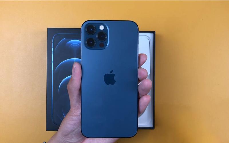 iphone 12 pro真机上手评测,「深海蓝」出乎意料的好看!