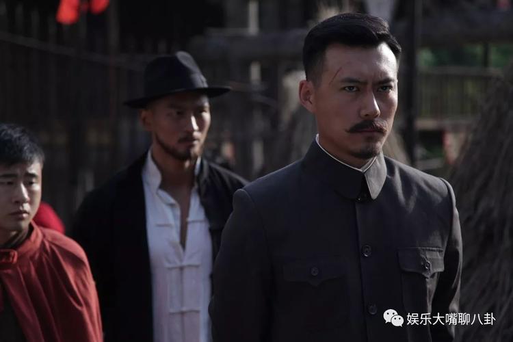 的拍摄工作,在该剧中王骏毅饰演了一名儒雅的正义记者,和《剿匪英雄》