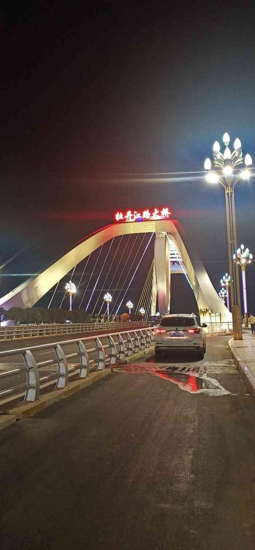 牡丹江路大桥-"在公众号上看到推送,据说这是网红桥,无人.