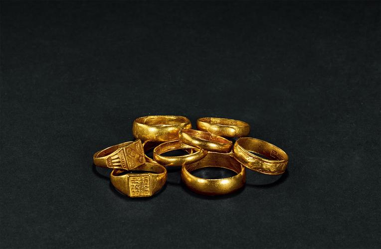 6052清代晚期民国金质各式戒指十件
