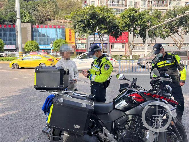 全天24小时不间断整治渝北交巡警查处57辆非法改装摩托车