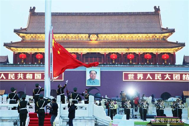 1949年新中国成立,澳门一中学升起自制五星红旗,坚持3天才降下