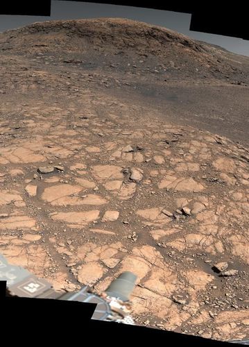 好奇号拍摄了18亿像素的火星表面全景照片,每块石头都