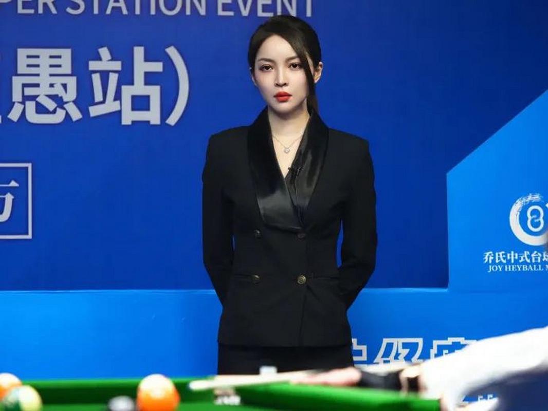 国产网红王钟瑶,辣度指数爆表的最美桌球裁判