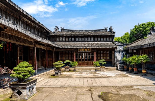 瑞安玉海楼,坐落在瑞安古城东北隅,是中国东南的著名藏书楼之一.