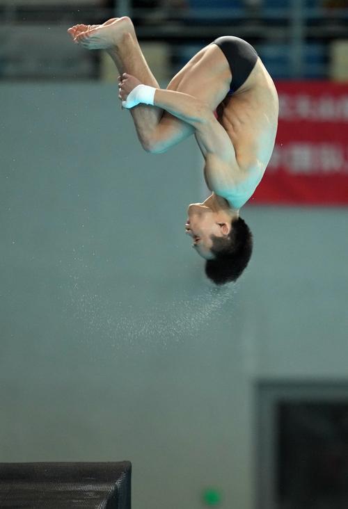 体育跳水世界杯西安站男子10米台杨昊晋级决赛