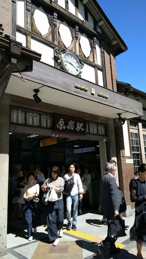 原宿车站建于1906年(明治39年),是东京都内现存历史最悠久的木建车站