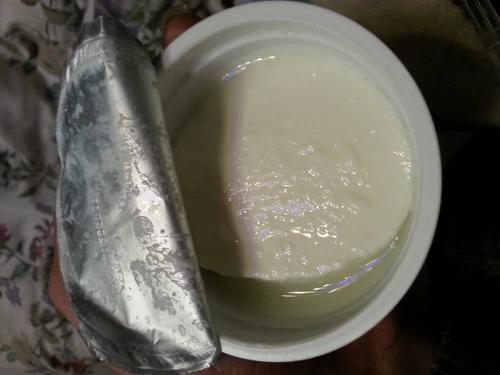 酸奶这样是不是坏了? 这是蒙牛内蒙古老酸奶