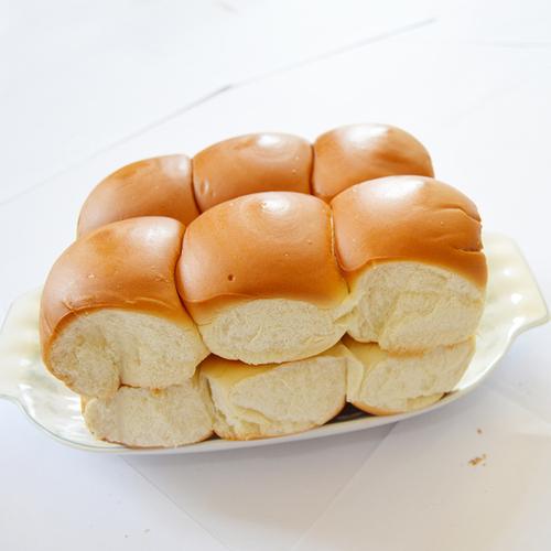 供应 欧式经典手工制作老式面包厂家 原味麦香营养早餐面包 .