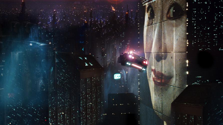 《银翼杀手》(1982年),展现了彻底人工化与自动化的城市景观