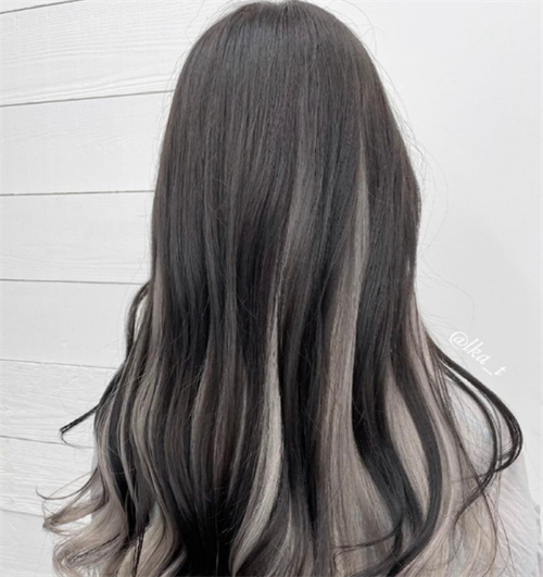 亚麻灰成今年潮流指标 不用漂染的灰色头发_2023年流行发型 - 美发站