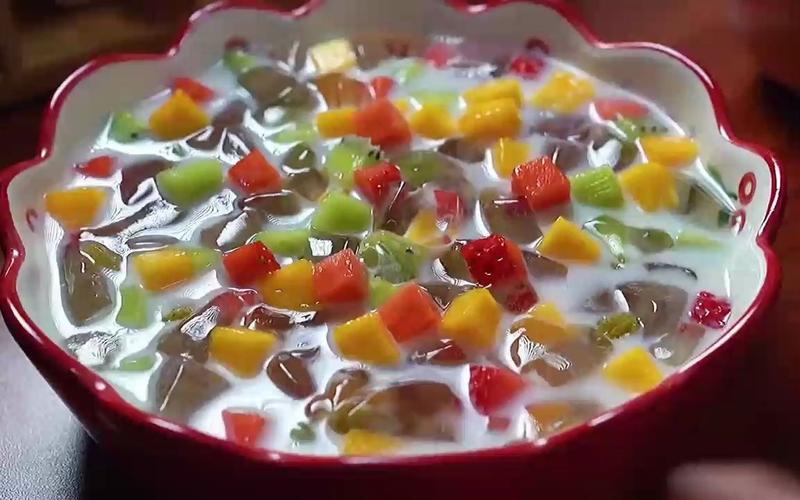 【夏日美食】天热做一碗冰冰凉凉的水果凉粉,清凉又解暑