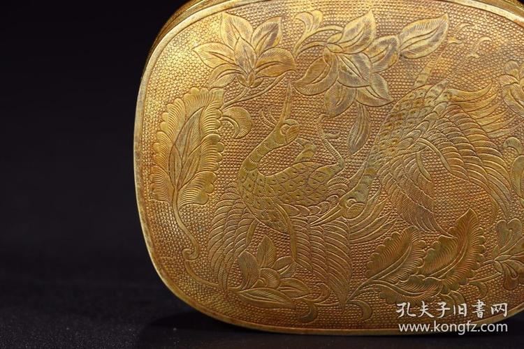 明代:铜鎏金錾刻花卉纹盖盒