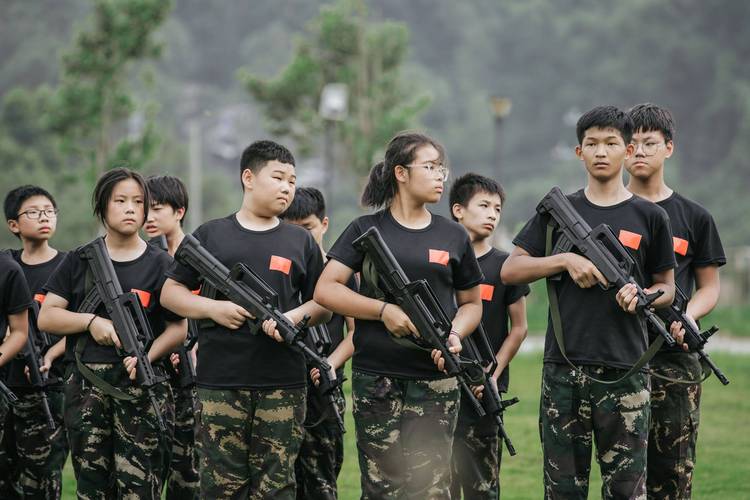 青少年军事夏令营提高孩子的自理能力