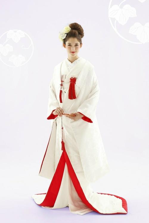白无垢在古代日本白色是神圣颜色