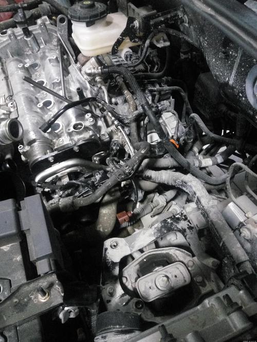 比亚迪-比亚迪s7 发动机漏油维修三次未果