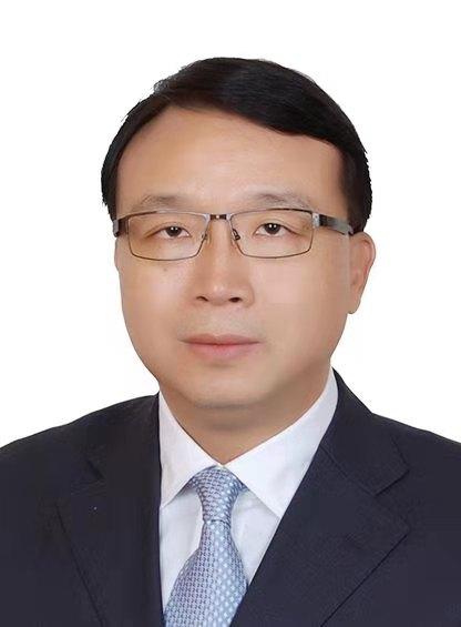 黄伟忠,男,1970年生,动物传染病与预防兽医学研究生毕业,兽医专业博士