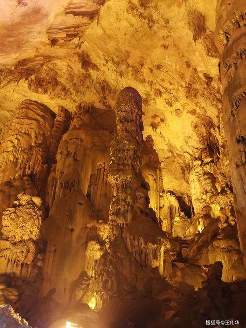 织金洞是一个溶洞博物馆,汇集了所有溶洞的景观,囊括和超越了所有溶洞