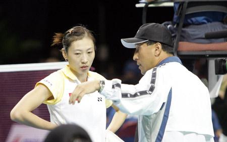 图文羽球世锦赛张宁晋级八强接受李永波指导