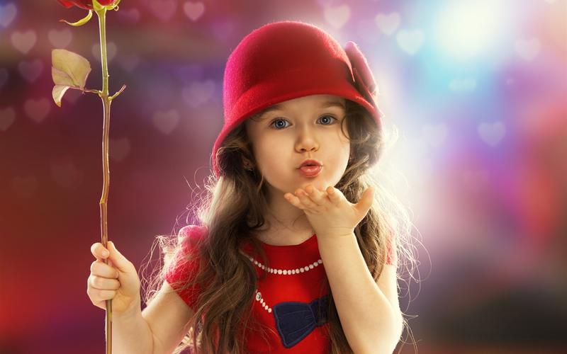 可爱的红裙子的小女孩,孩子,甜蜜的吻 iphone 壁纸