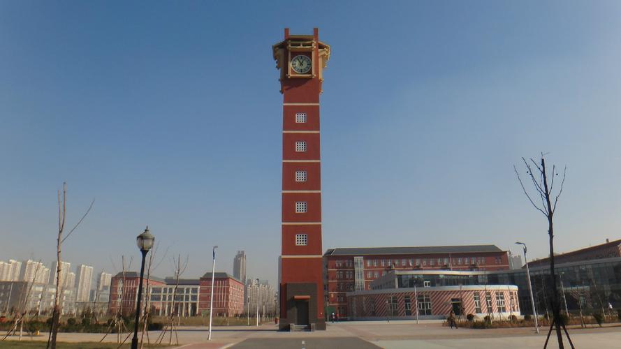 学校始名直隶省立第二中学,1970年定名沧州市第一中学.