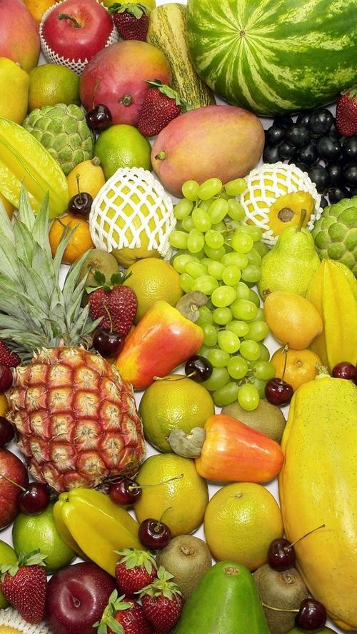 水果种类繁多,色彩鲜艳,美味可口