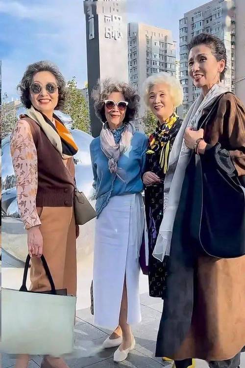 这些平均超65岁的奶奶们"穿衣经",越老越优雅_女人