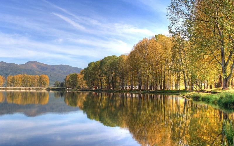 公园秋天湖泊,安静的环境,树木,山,水中倒影 壁纸 - 1920x1200