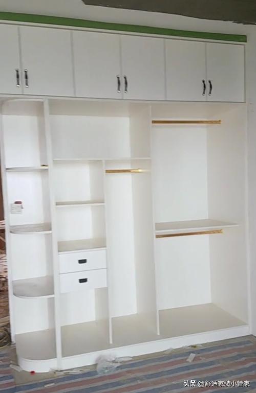 14个木工赶制完成的卧室衣柜,内部结构很实用,装修值得参考