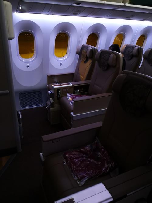 一次上航fm9108北京上海的头等舱总体感觉如下1两舱的客舱布置和装修