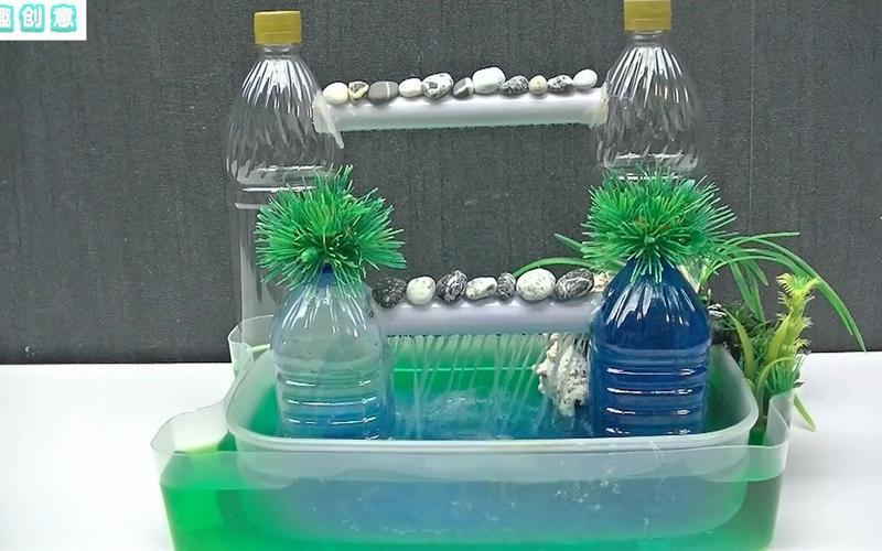 用喝完的矿泉水瓶,制作一个微型的喷泉瀑布,摆在家里欣赏