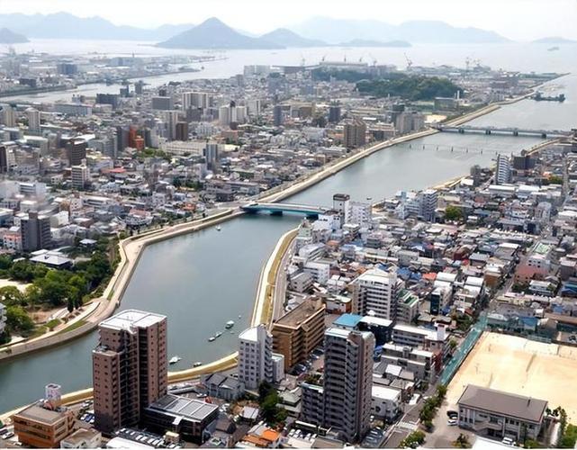 被原子弹轰炸后100年不能住人为何广岛长崎现在住这么多人