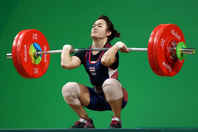 女子举重58kg级泰国选手夺冠