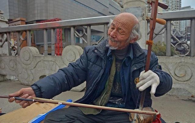 二胡十大名曲之《二泉映月》,是一位在江湖卖艺的瞎子所创