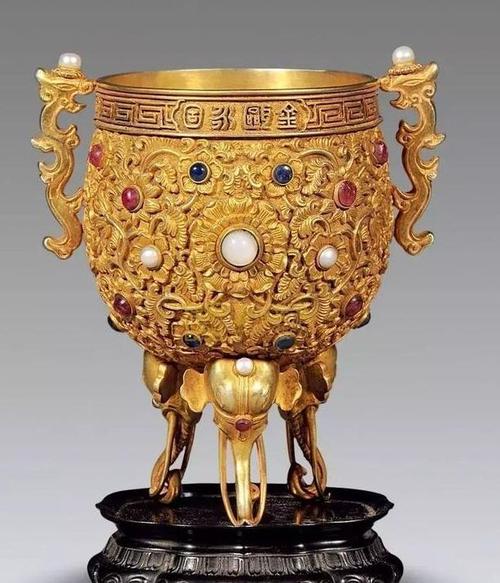 文物:图2特级文物莲鹤方壶,图3造型精美的乾隆金嵌宝金瓯永固杯