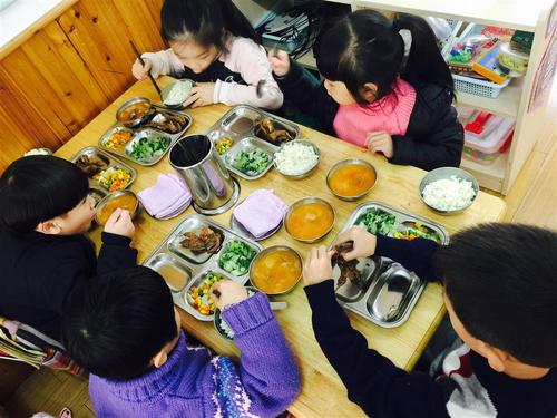 江北实验幼儿园每日幼儿进餐照12月2日