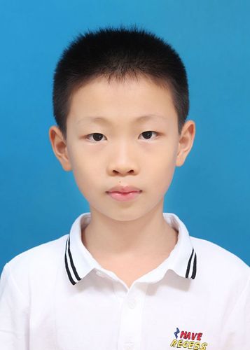 何人山,男,2011年5月出生,万宁市第三小学四年级(1)班学生.