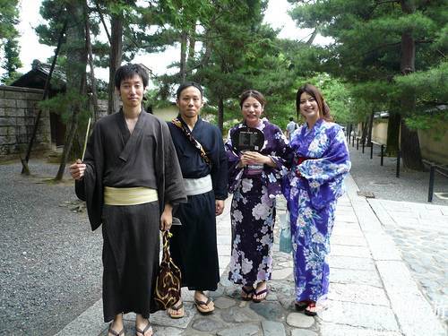 日本人爱穿浴袍逛街(图)