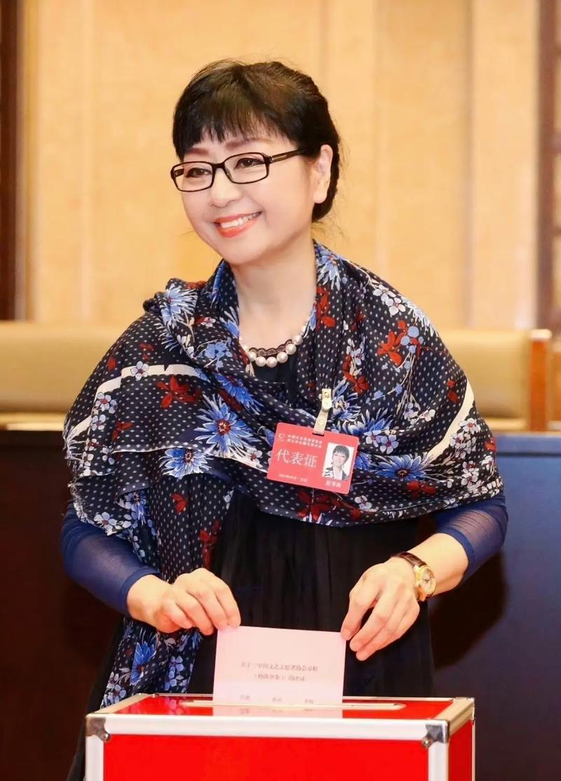 "美声皇后"著名歌唱家殷秀梅老师当选第三届中国文艺志愿者协会 - 抖