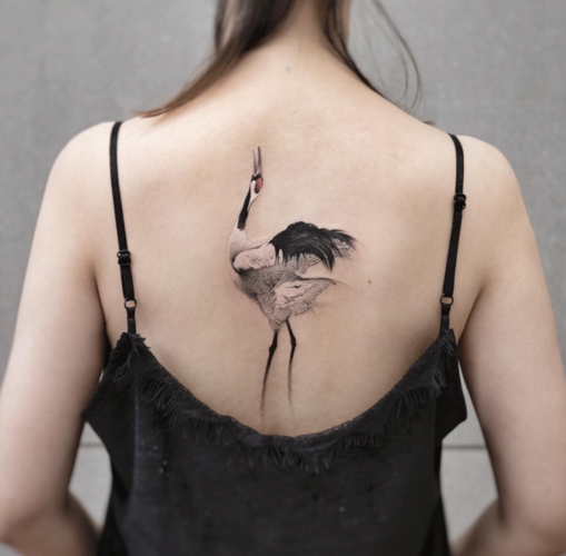 性感女生背部脊柱纹身图片背部水墨风格纹身设计5