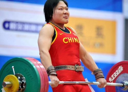 10月28日,在武汉举行的第六届全国城市运动会举重女子75公斤级决赛中