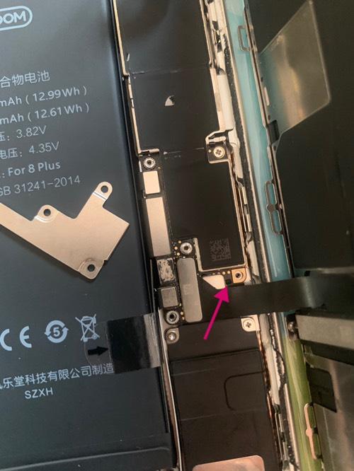 iphone8p电池盖板哪颗螺丝最长?图