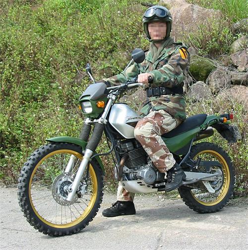 川崎kl250越野军用摩托车