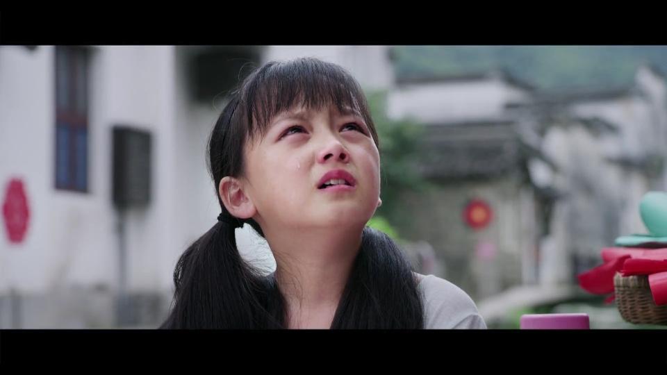 2017年10月27日,钟宝儿主演的电影《红剪花》于全国上映.