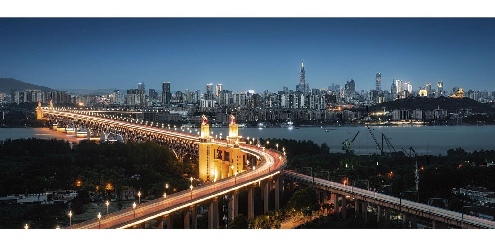 南京|长江大桥 南京长江大桥是长江上第一座由我国自行设计建造的双层